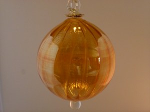 14 cm long, circumference 22cm moth blown and hand painted SEK 230,- Sending to you cost 30,- SEK extra