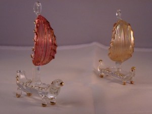 one boat is approx. 8 cm long,  available in red and yellow colour SEK 80,- Sending to you cost 20,- SEK extra.